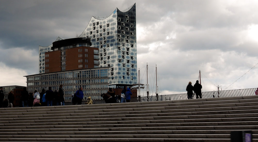 Elbphilharmonie mit Flutschutztreppen